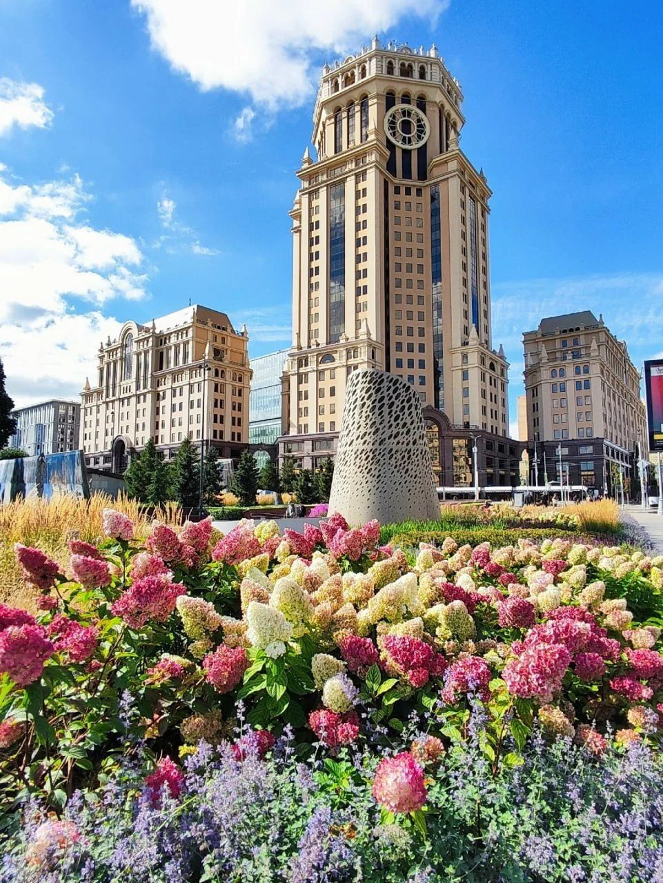 🏛 Бизнес-центр «Павелецкая Плаза»
#РайонЗамоскворечье

📌 Комплекс построен в стиле современной офи