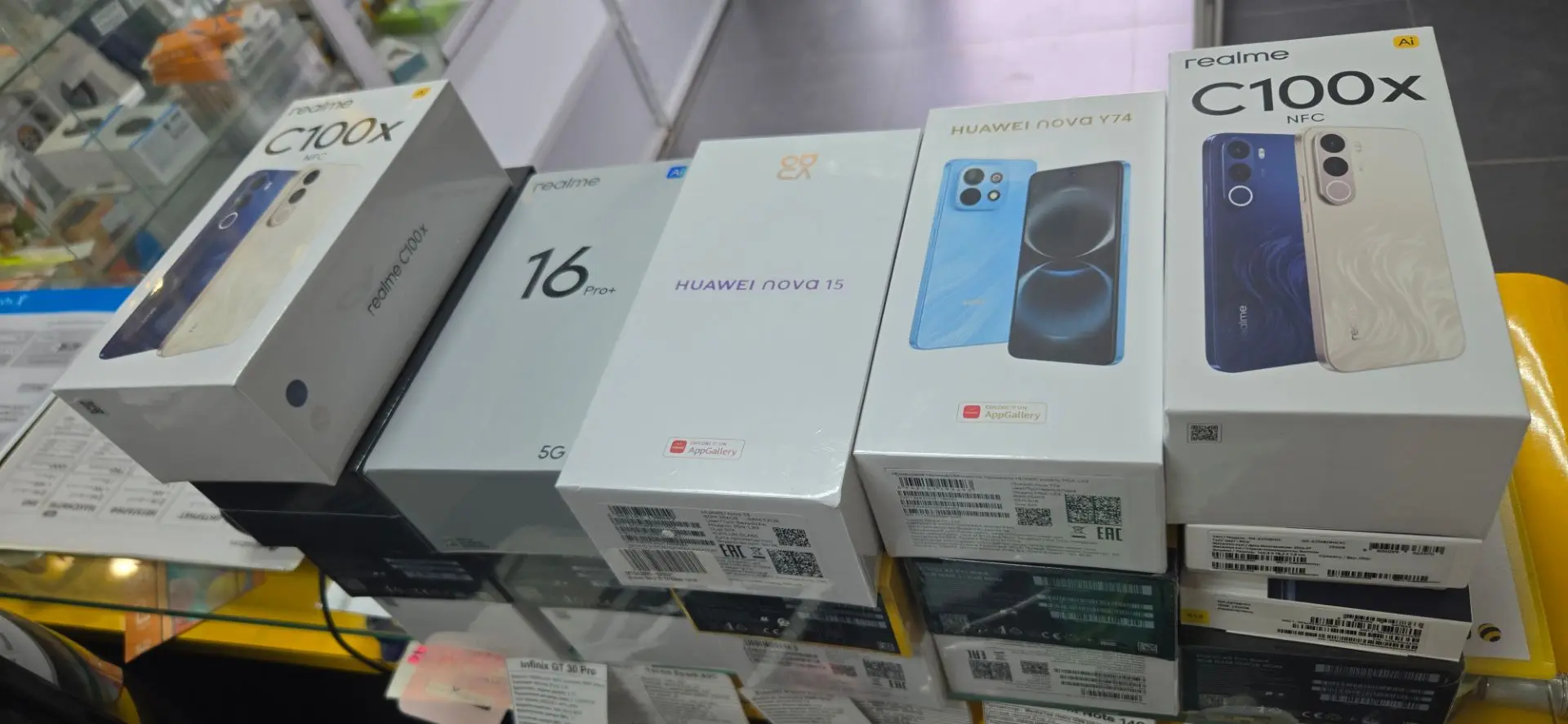 И еще одно большое поступление смартфонов! Скоро опубликуем посты с новинами