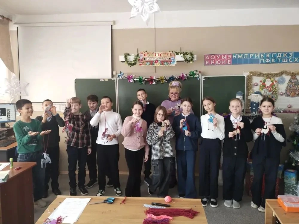 В преддверии Нового 2026 года, который пройдет под покровительством лошади, ребята 4"А" класса  учас
