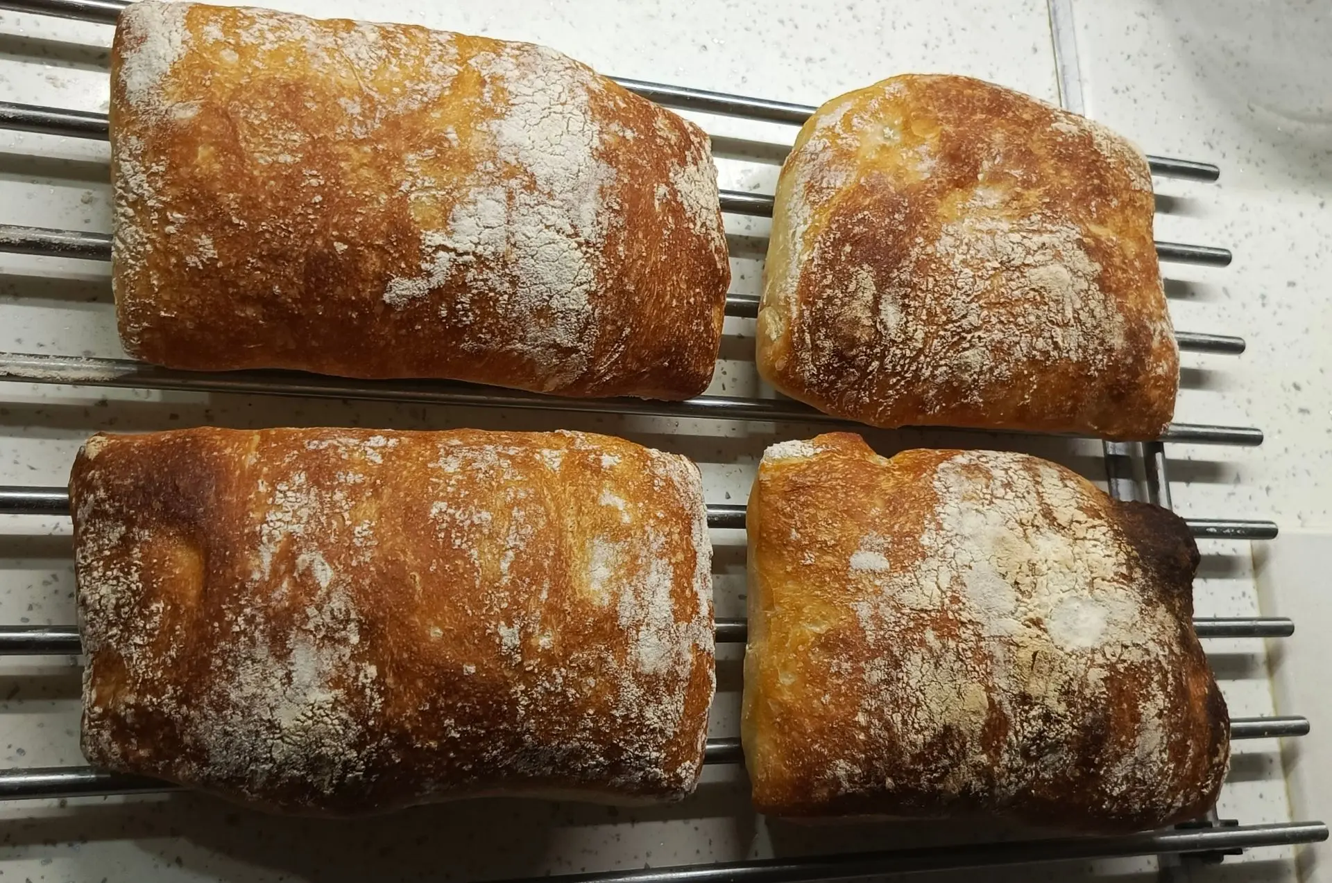Свежайшая чиаббата, кто рядом, успеете попробовать еще горячей 😋👍🔥 Есть несколько шт...