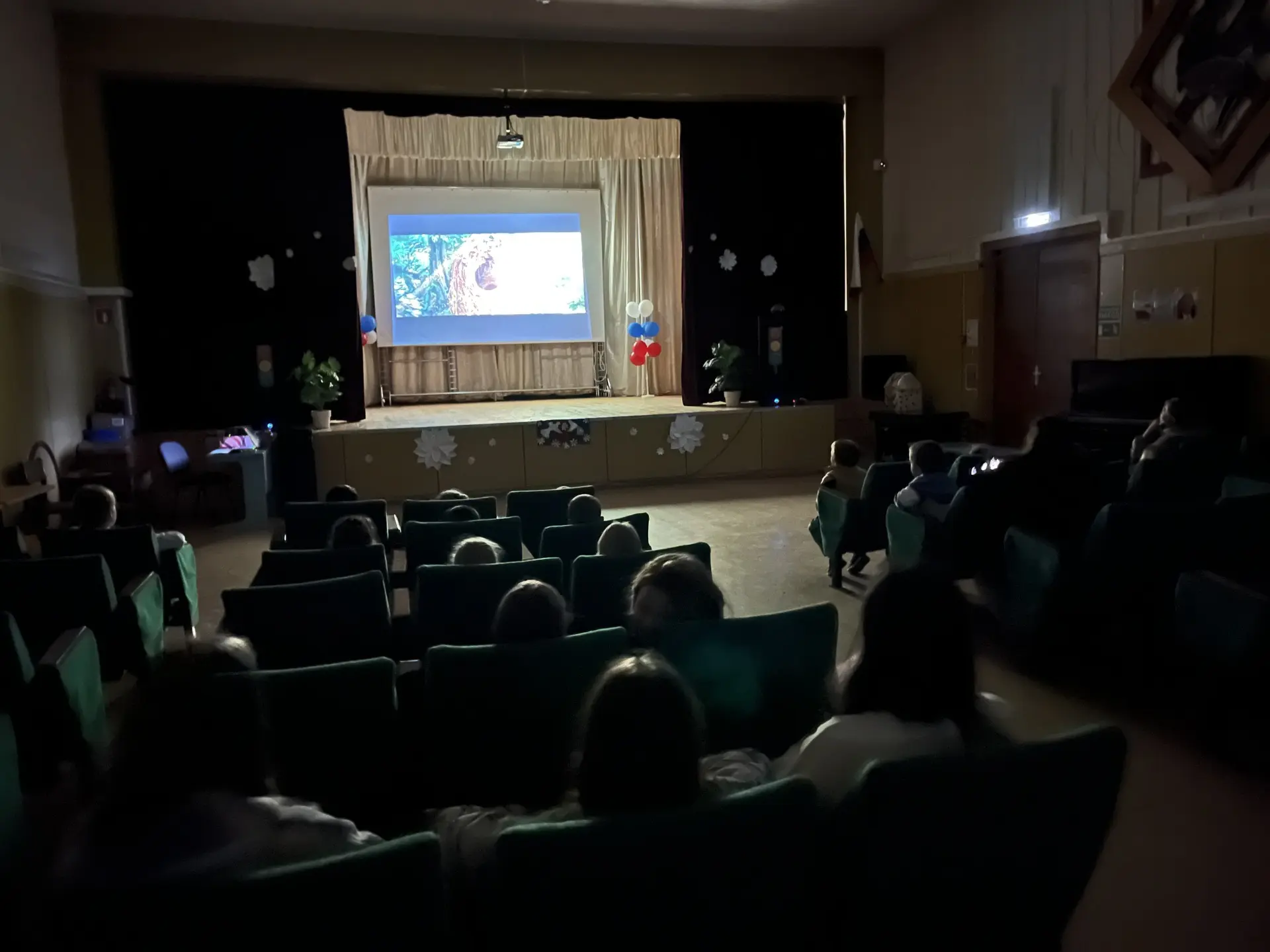 Вслед за СДК д. Серединское, состоялся кинопоказ семейного фильма «Чебурашка 2» в СДК д...