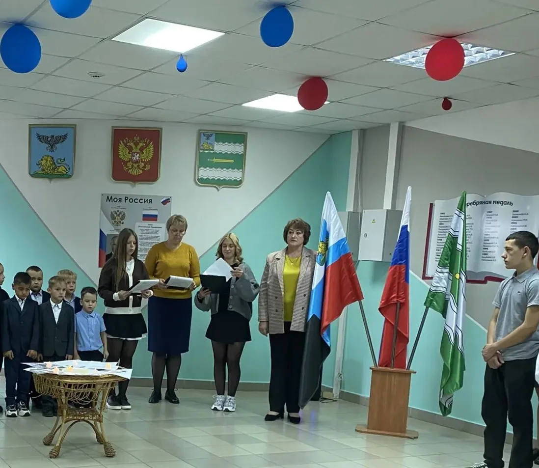 🕯️ Помнить, чтобы жить: в Радьковской школе прошла традиционная линейка и «Разговоры о...