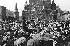 9 Мая — день, когда радость и грусть переплетаются в одно целое. 🕊️