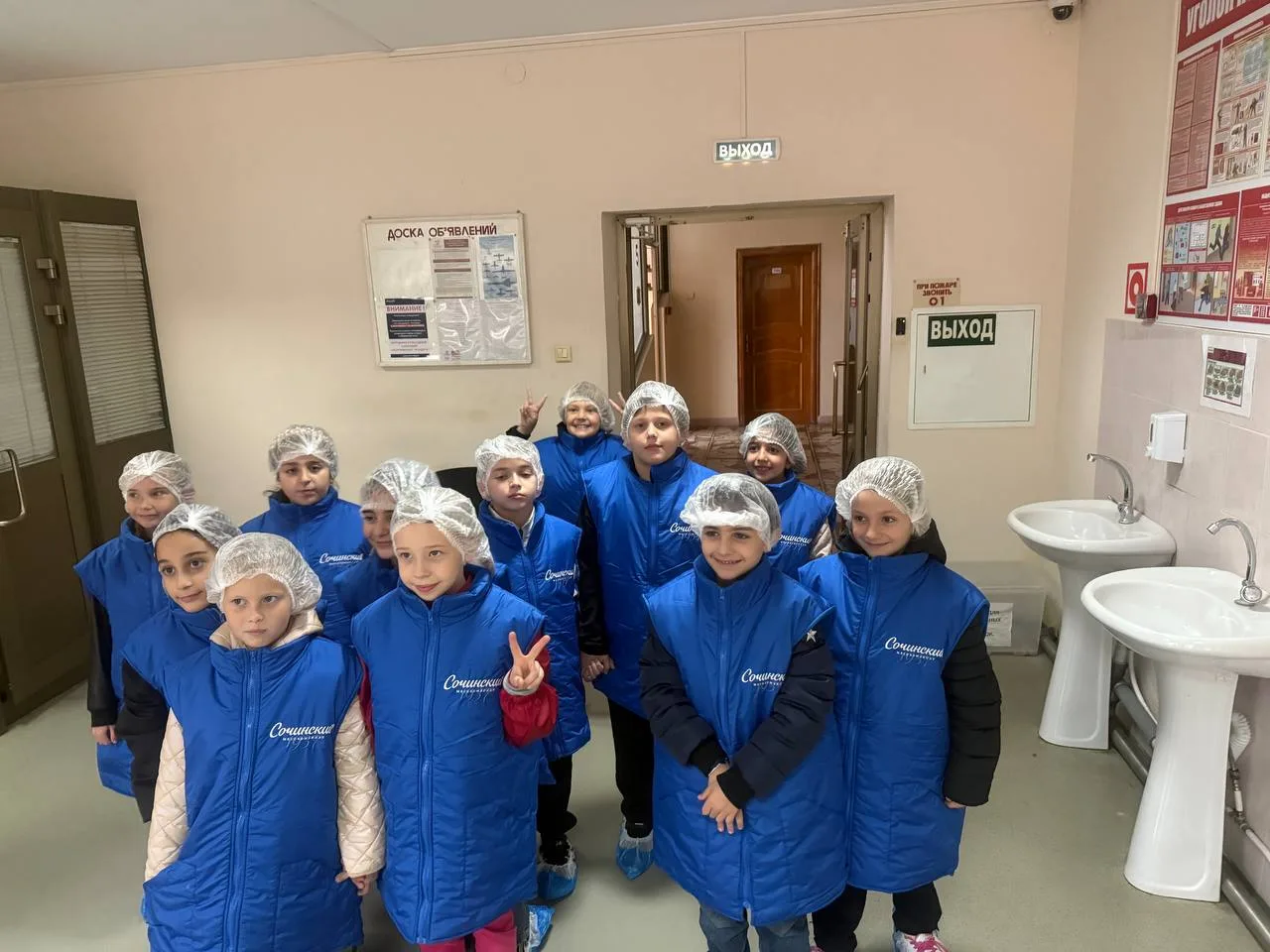 🏭 Профориентация со вкусом: ученики 3 «Е» примерили на себя новые профессии