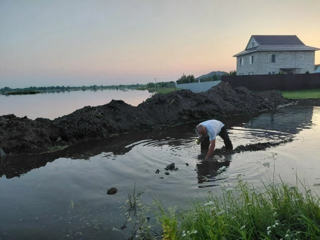 Село в Тюменской области уходит под воду

"Ни в одном списке "утопающих" нет села Ембаево! Администр