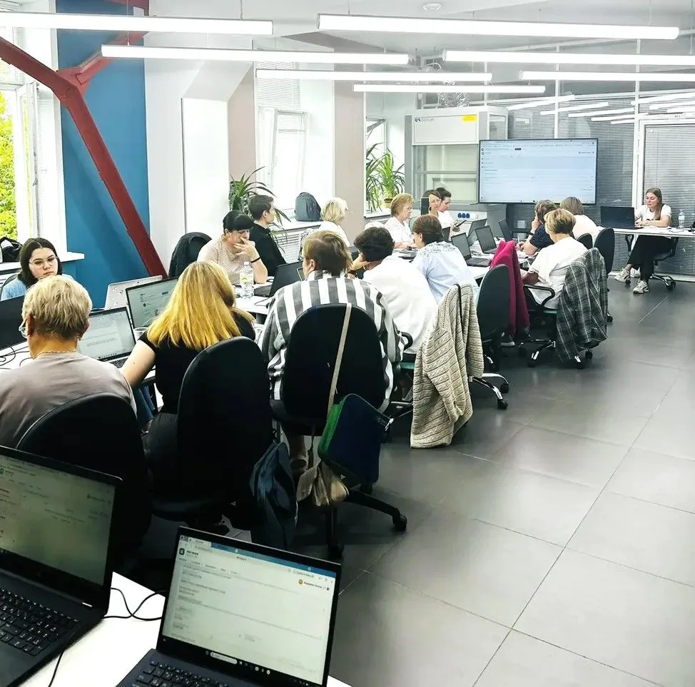 ✅ Тверская область переходит на «Московскую электронную школу»: в регионе стартовало ма...