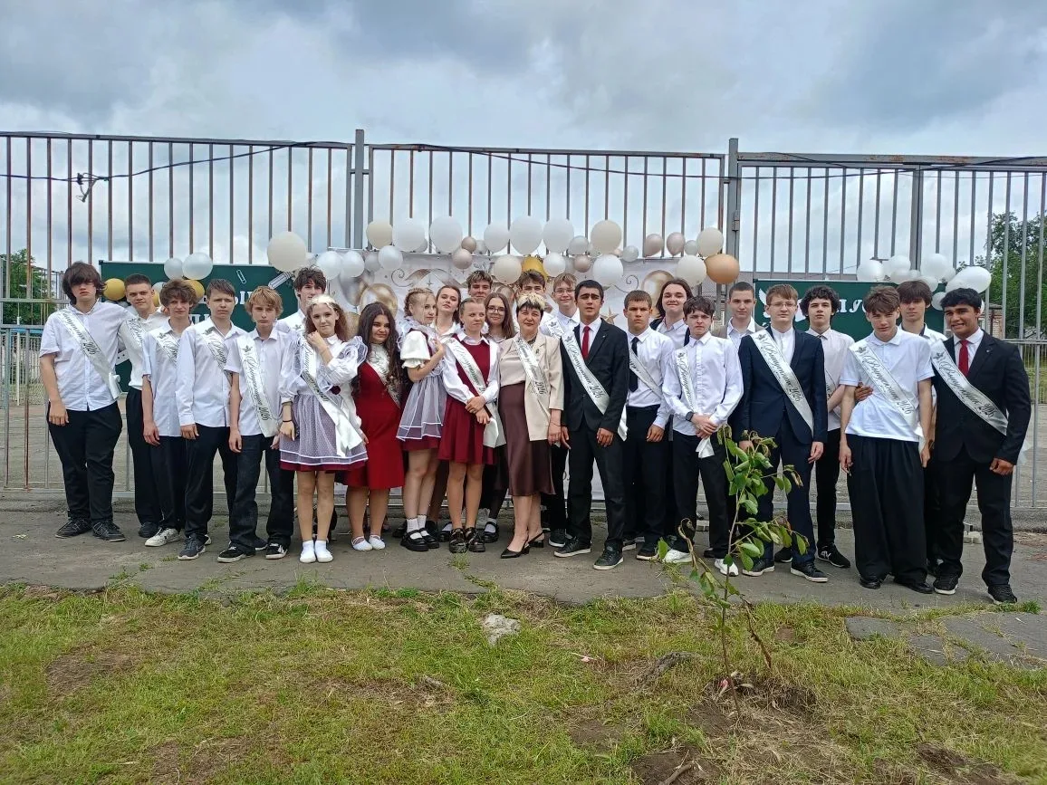 📣 Последний звонок в нашей школе! 🎓🔔