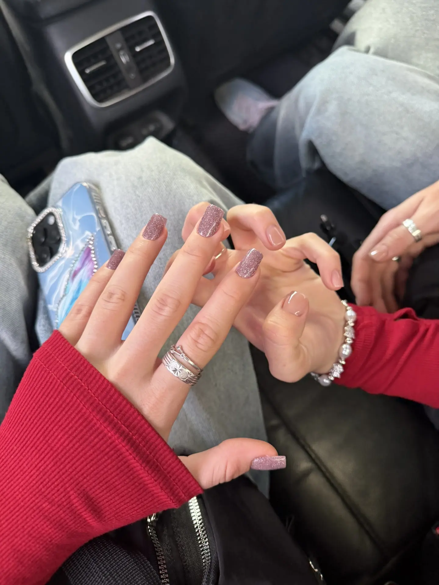 сделали скучные ноготочки, нравится вам такой эстетик вайб ? ✨👼🏻💅