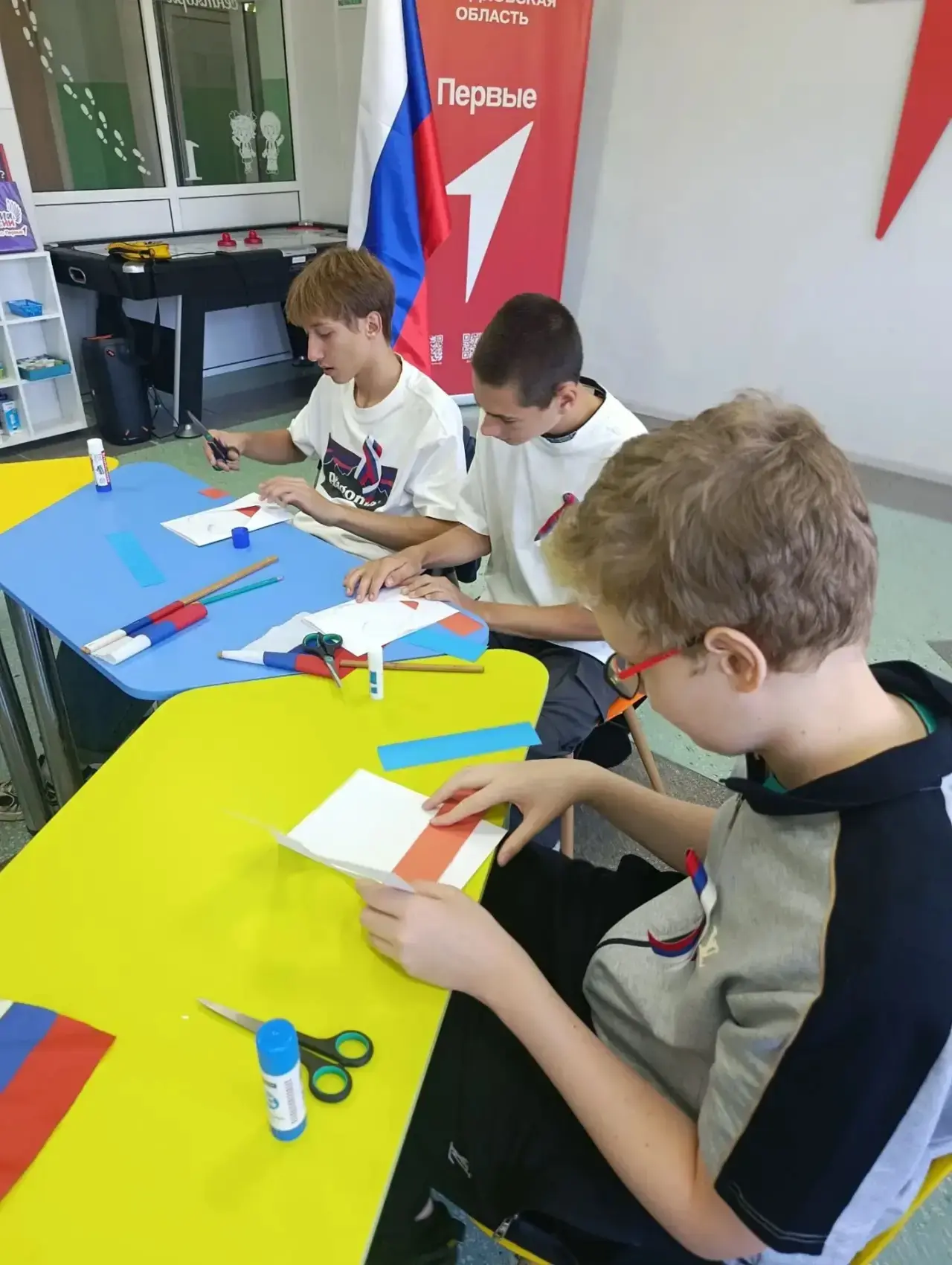 🎉 Ко Дню Государственного флага РФ в нашем Центре детских инициатив #школы72 прошёл ос...