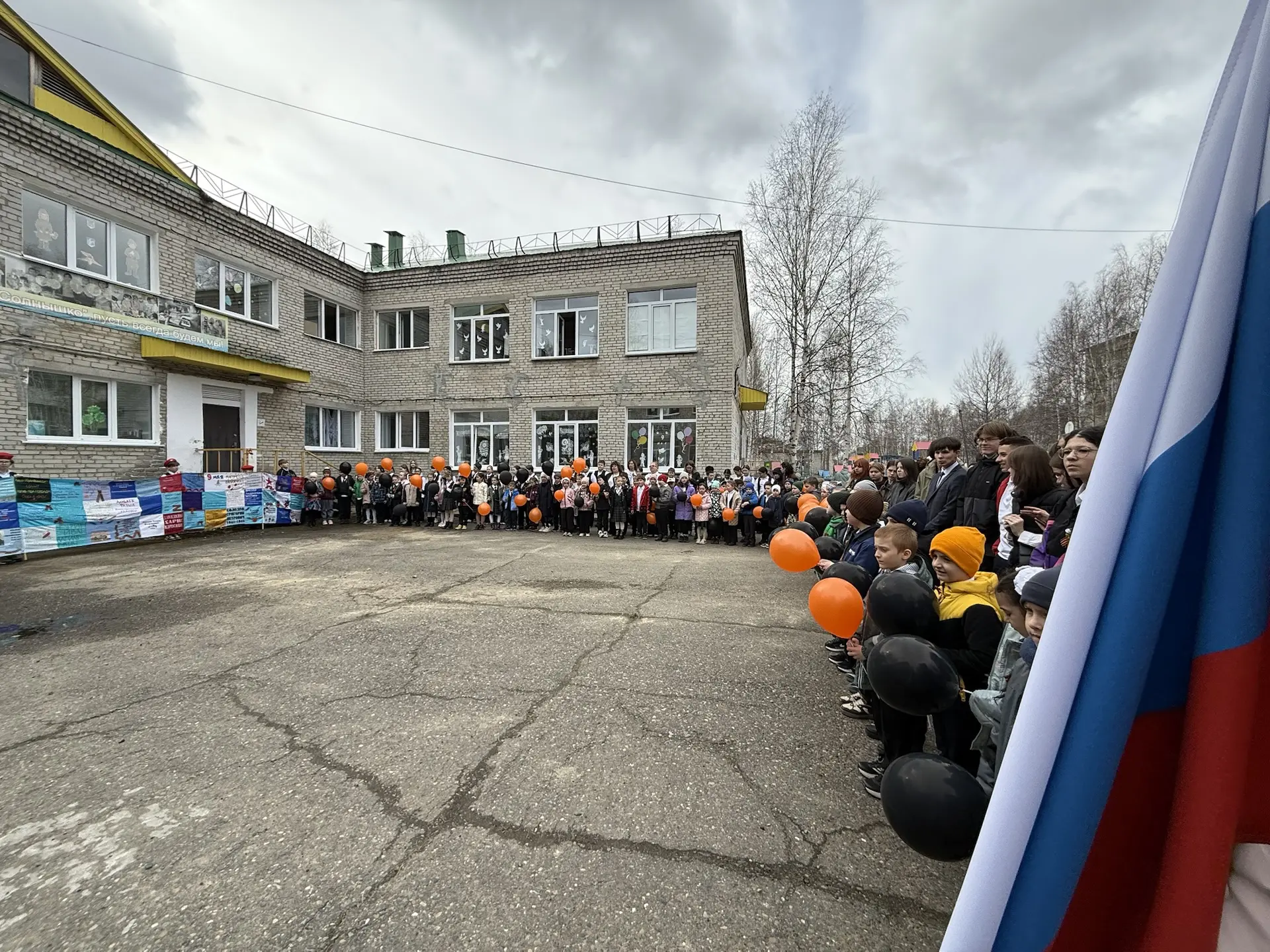 #Про_ДеньПобеды  Сегодня, на территории д/с «Солнышко»,  для наших учеников была проведена торжестве