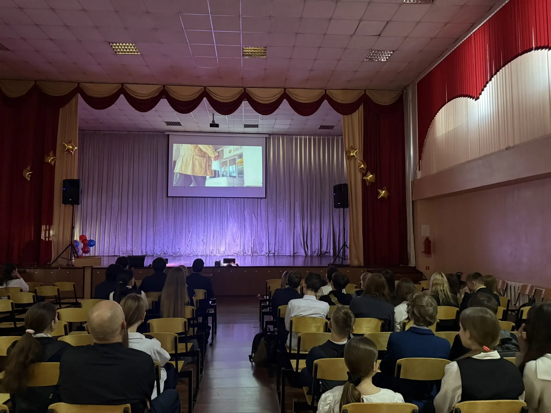 🚨 Сегодня для учащихся 7 и 8 классов состоялся показ короткометражного фильма «100 шагов», созданног