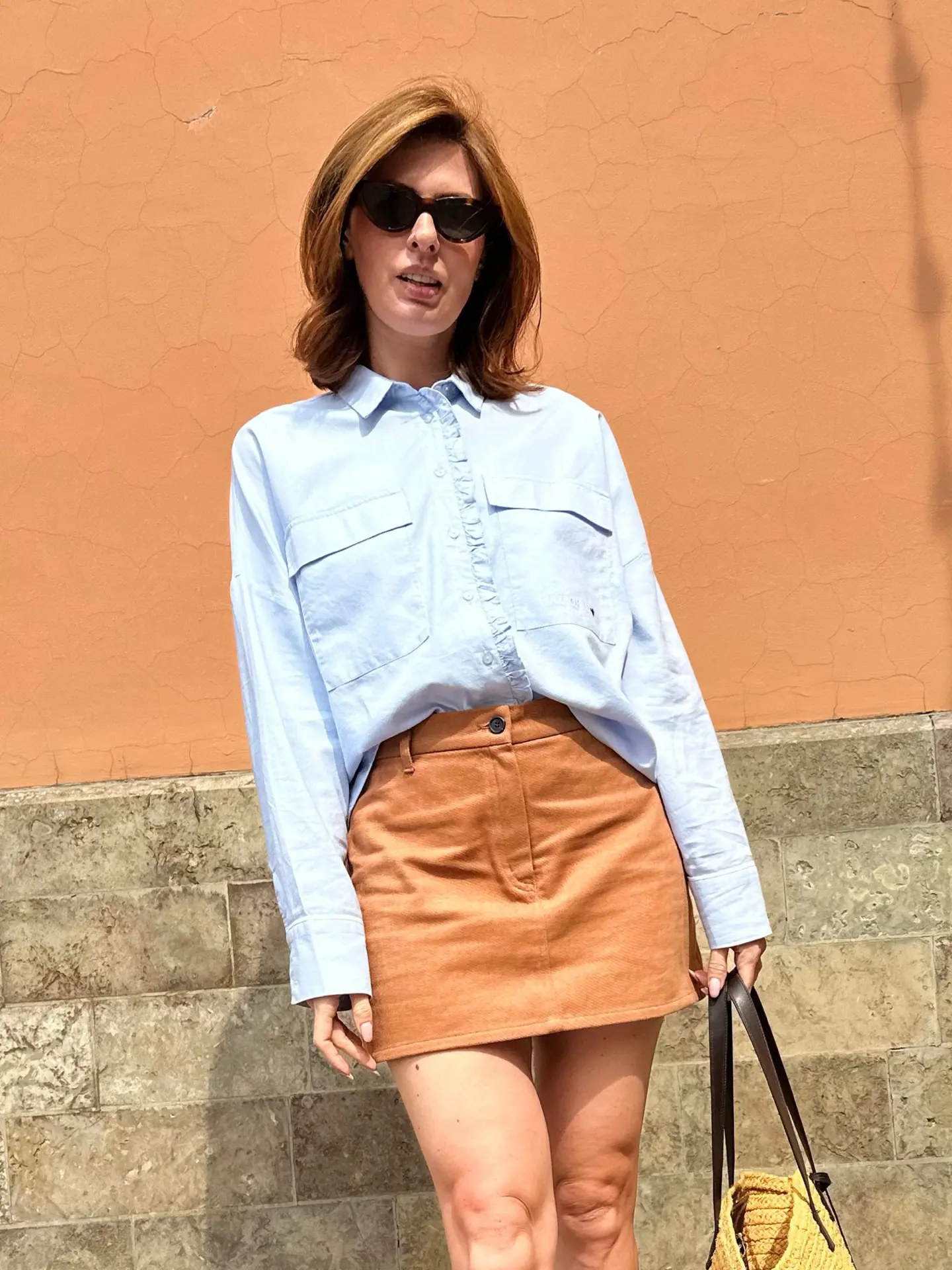Образ дня:  Рубашка Smith&Soul Юбка aimclo Туфли Askent Сумка YSL  Очки Celine