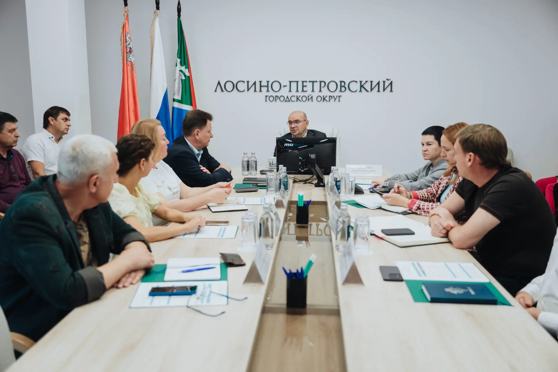 На еженедельном совещании с командой обсудили вопросы хозяйственной повестки 👥