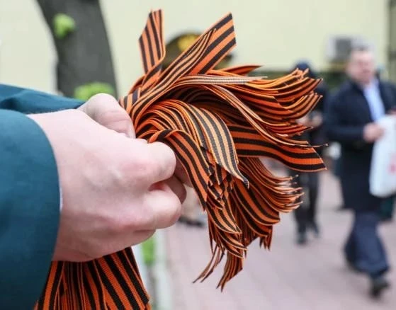 До 9 мая волонтёры раздадут миллионы Георгиевских лент  Общероссийская акция «Георгиевская ленточка»