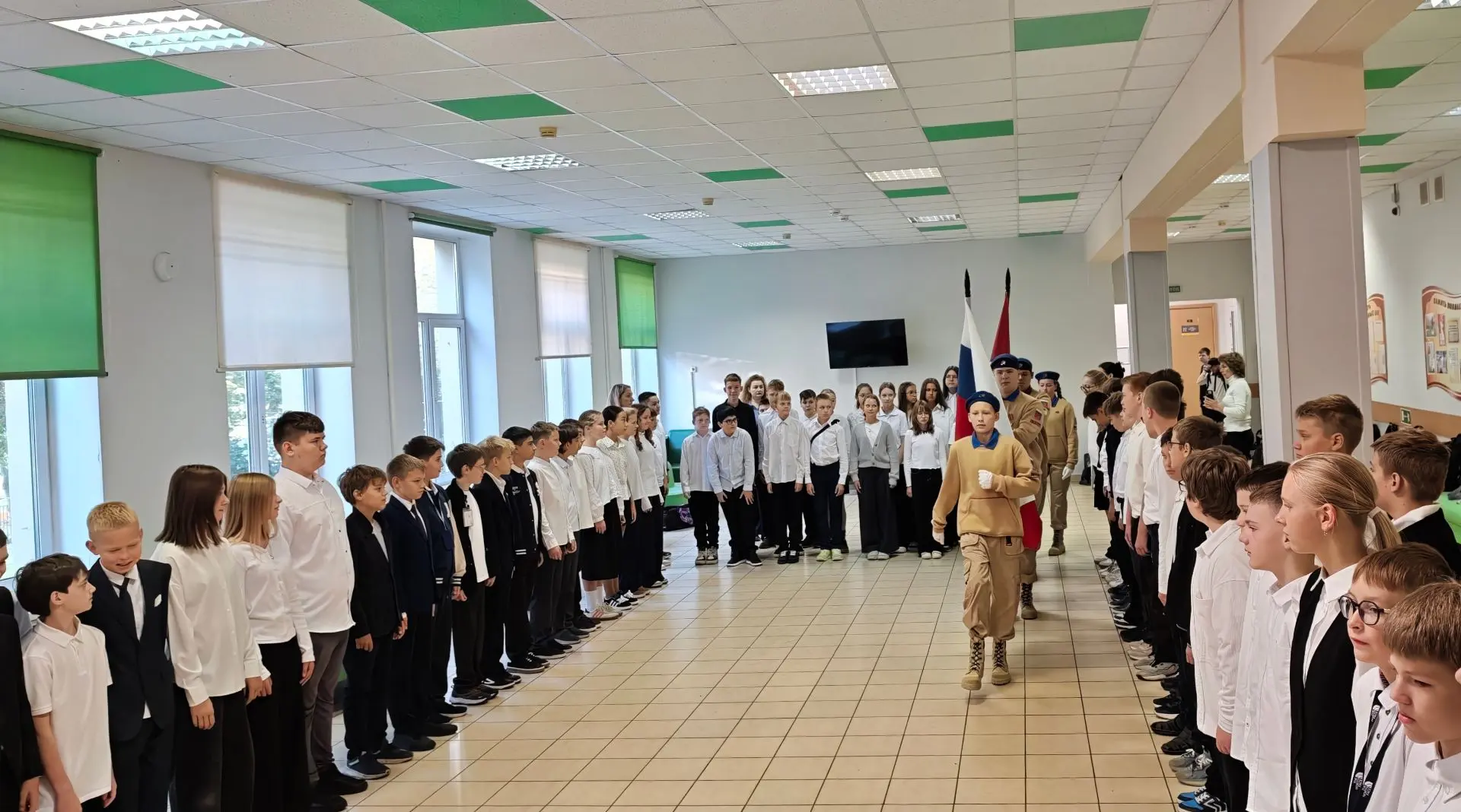 🇷🇺 Торжественное и праздничное начало новой недели!
