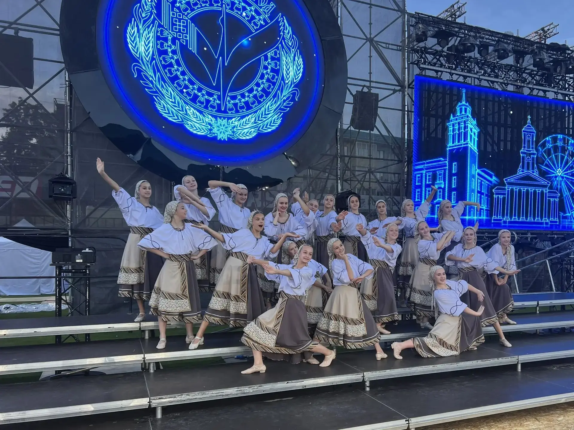 Вернулись в Россию с победой и сердце поёт от счастья!