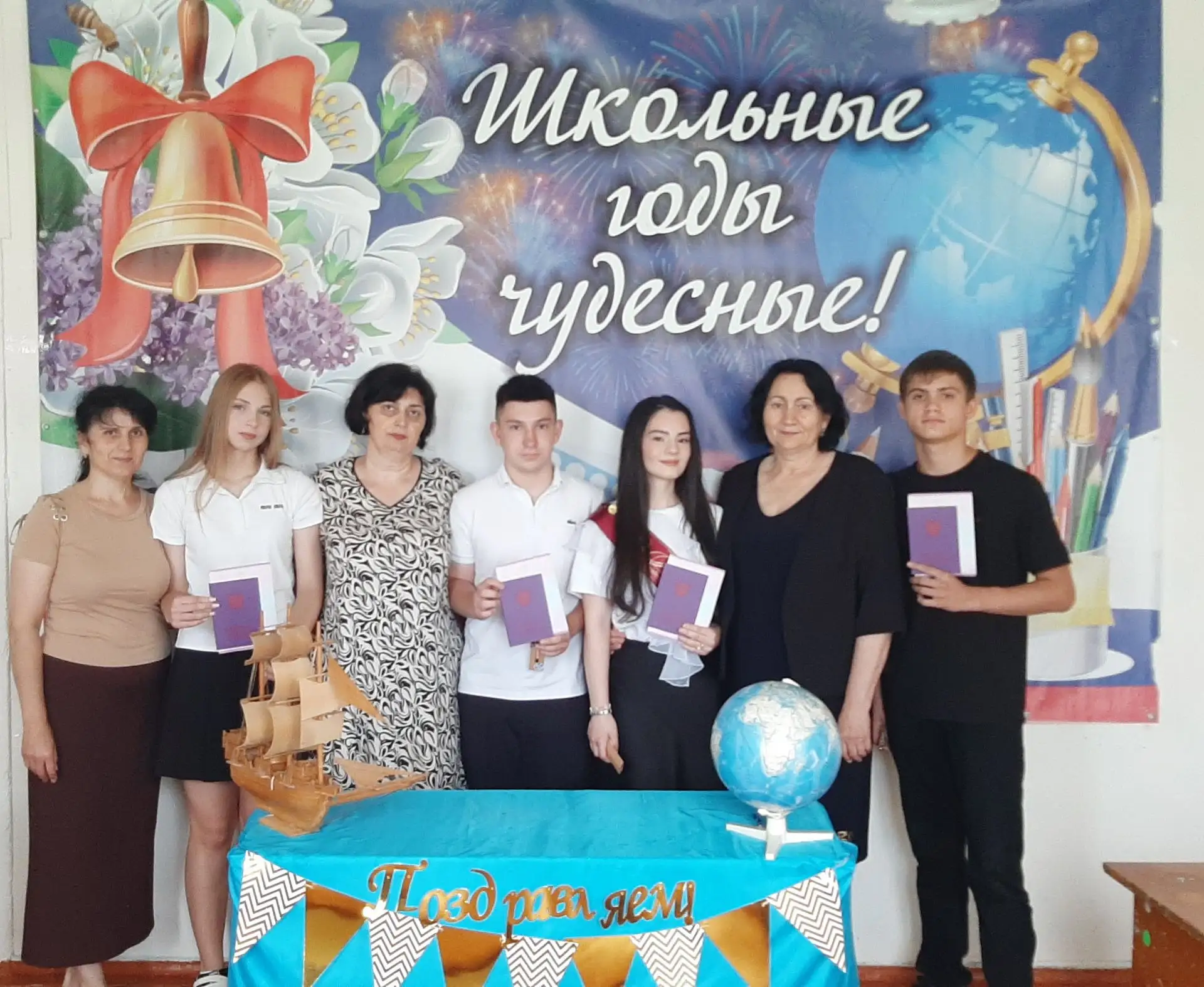 В нашей школе состоялось торжественное вручение аттестатов выпускникам 9 класса! 🎓✨ 

Поздравляем в