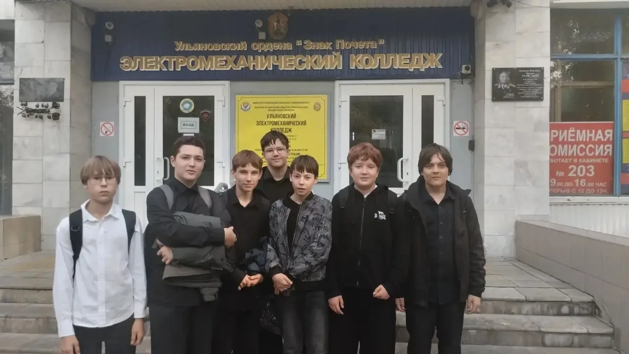 🛠️ От станка до новых знаний: 8В на экскурсии в УЭМК!