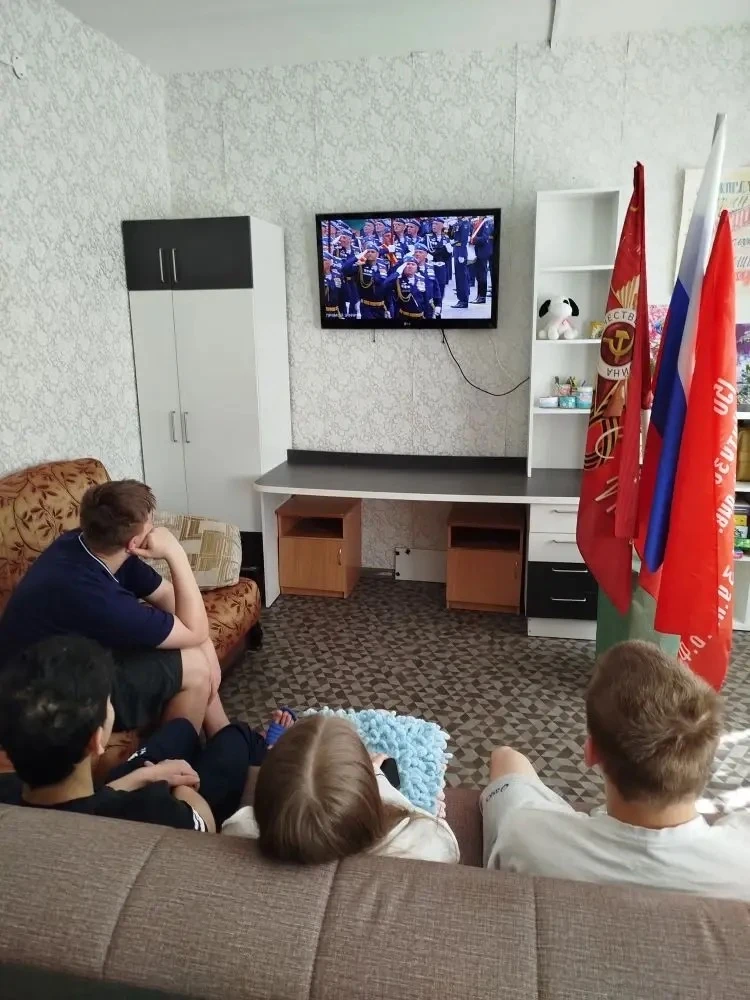 Главное — быть вместе. Как мы встретили 9 Мая.

9 мая в нашем Центре не было громких речей, построен