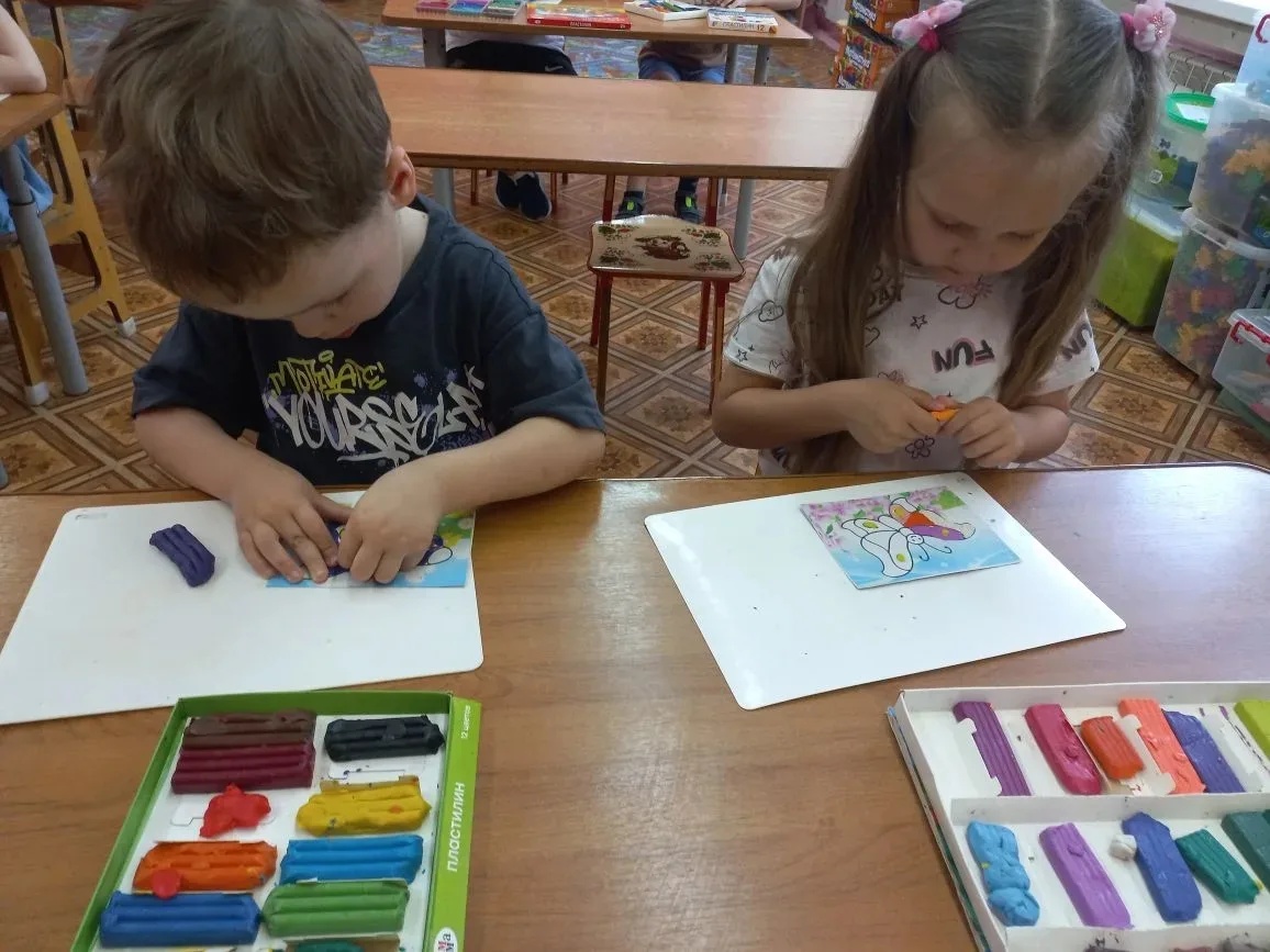🎨Ребята дошкольного отделения "Ладушки" завершили творческий путь в мире пластилинографии! Прошло за