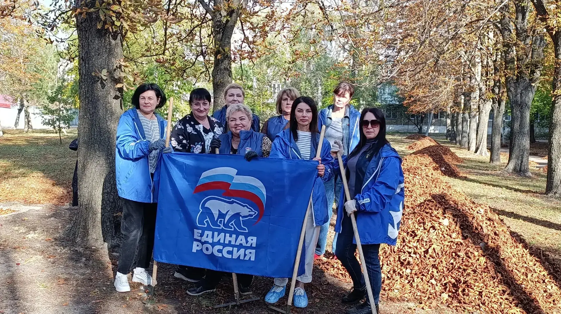 🌿🌻Сегодня, 8 октября, в рамках проекта "Городская среда" партии "Единая Россия" сотру...