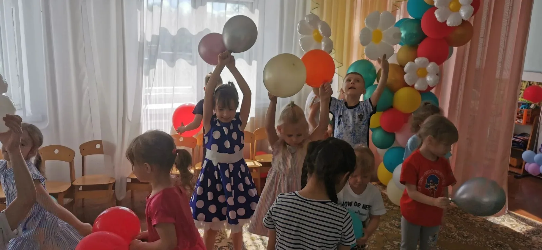 ✨️Группа "Пчелки" отметила праздник "День защиты детей" весёлыми играми с воздушными шариками!🙌🎈

