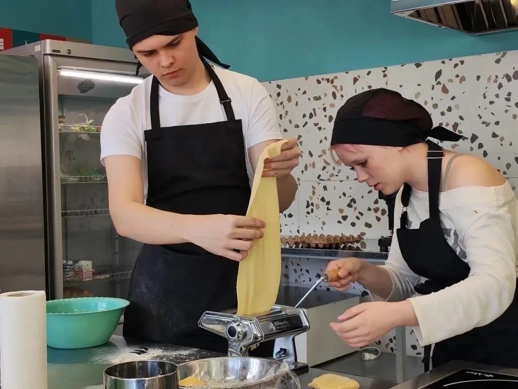 👨‍🍳 Путь к 3 разряду   В Академии сервиса продолжаются курсы по специальности «Повар 3 разряда». Сту