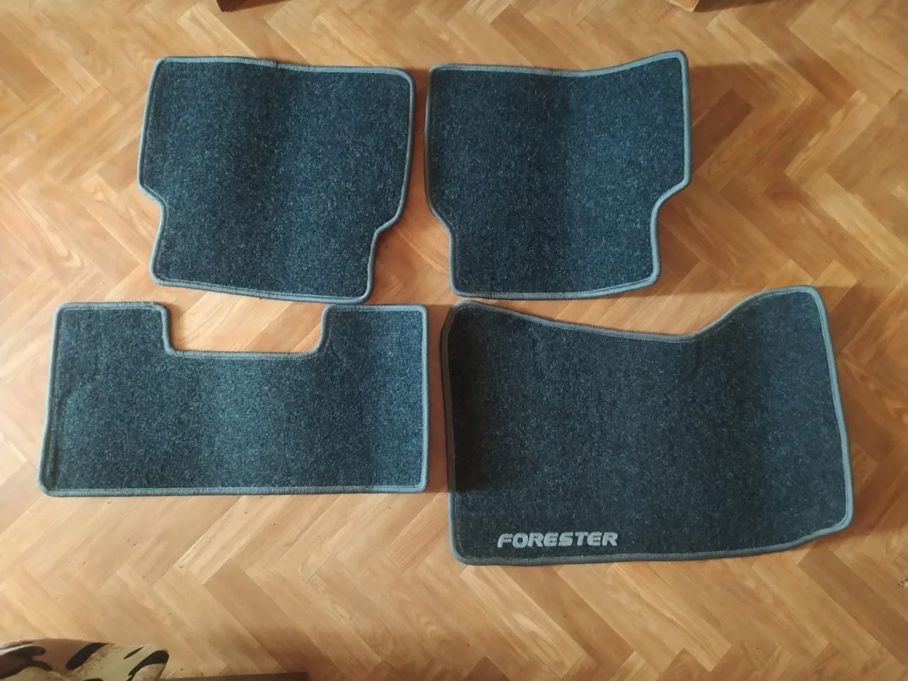 Продам коврики в машину Subaru Forester