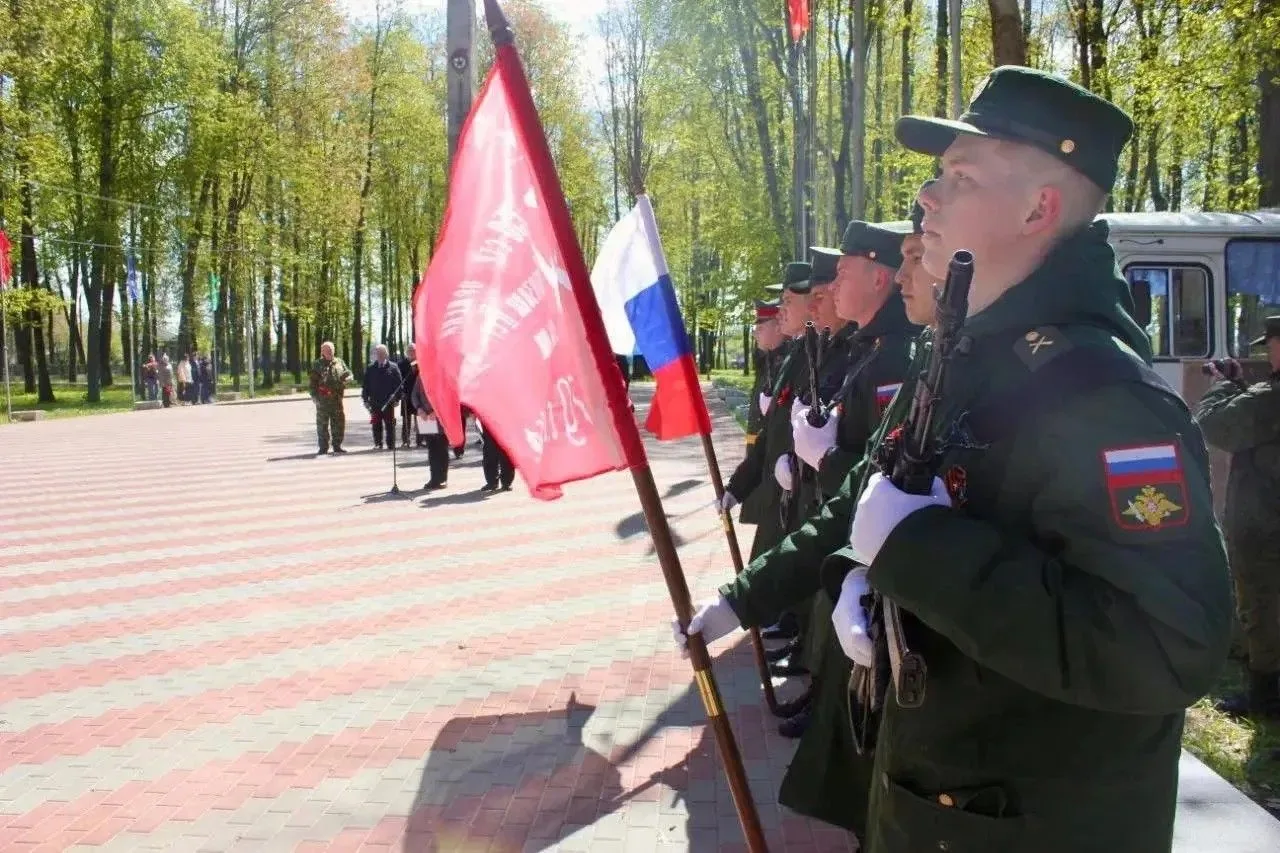Глава Смоленщины поздравил бойцов 144-й Ельнинской дивизии с Днем сухопутных войск