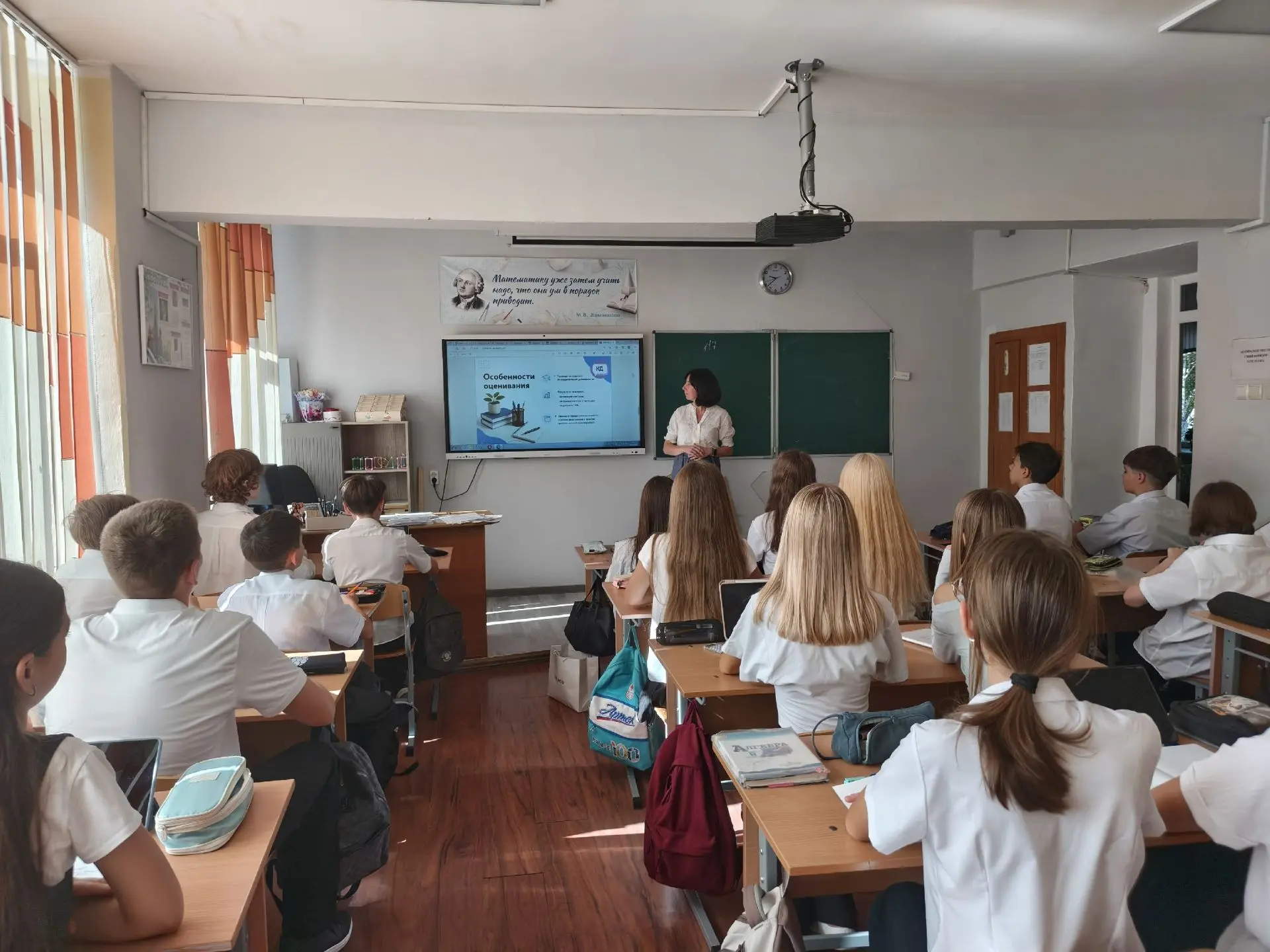 С новым учебным годом! Первые классные часы ✍️