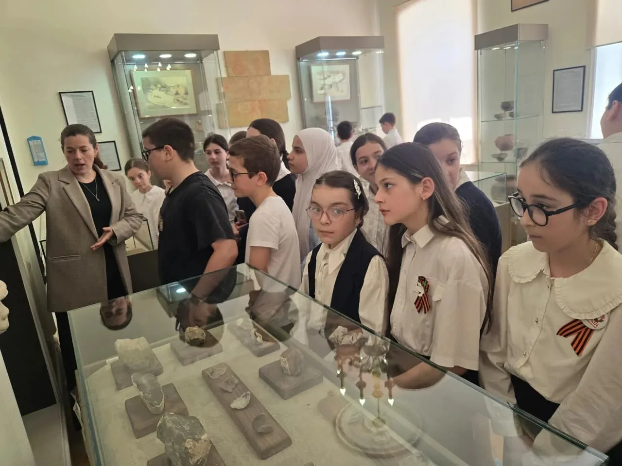 Сегодня учащиеся 5/3 класса  с кл.рук.Атавовой П.Ш.  посетили городской историко- краеведческий музе