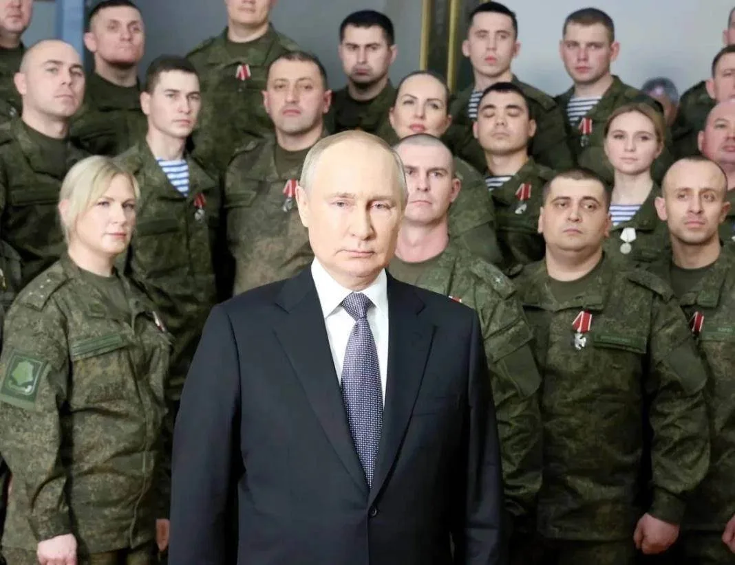 Группировка ВС РФ в зоне СВО превышает 700 тыс. человек, заявил Путин