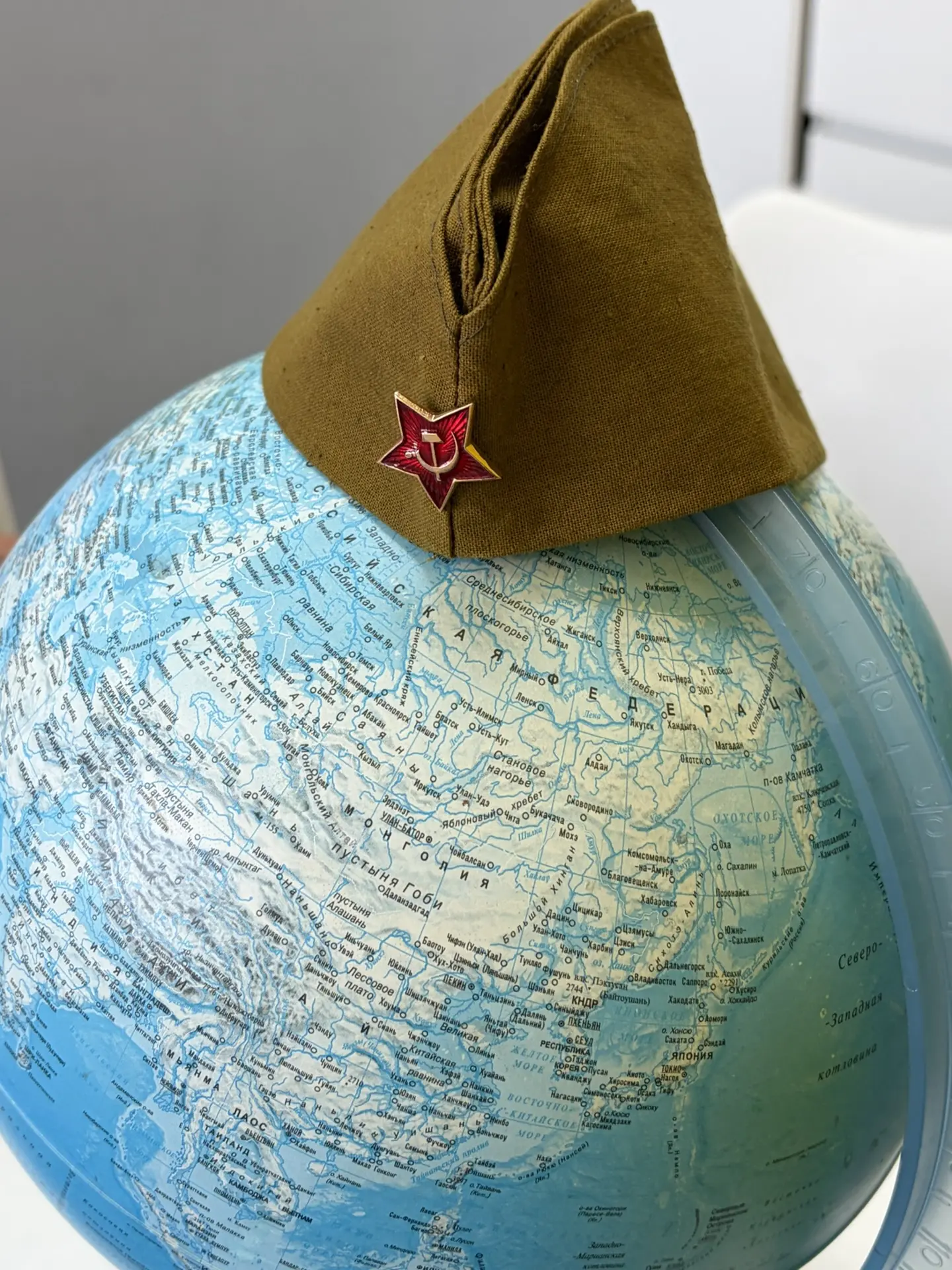 С каждым годом всё труднее не растерять способность хранить память о тех, кто когда-то ...