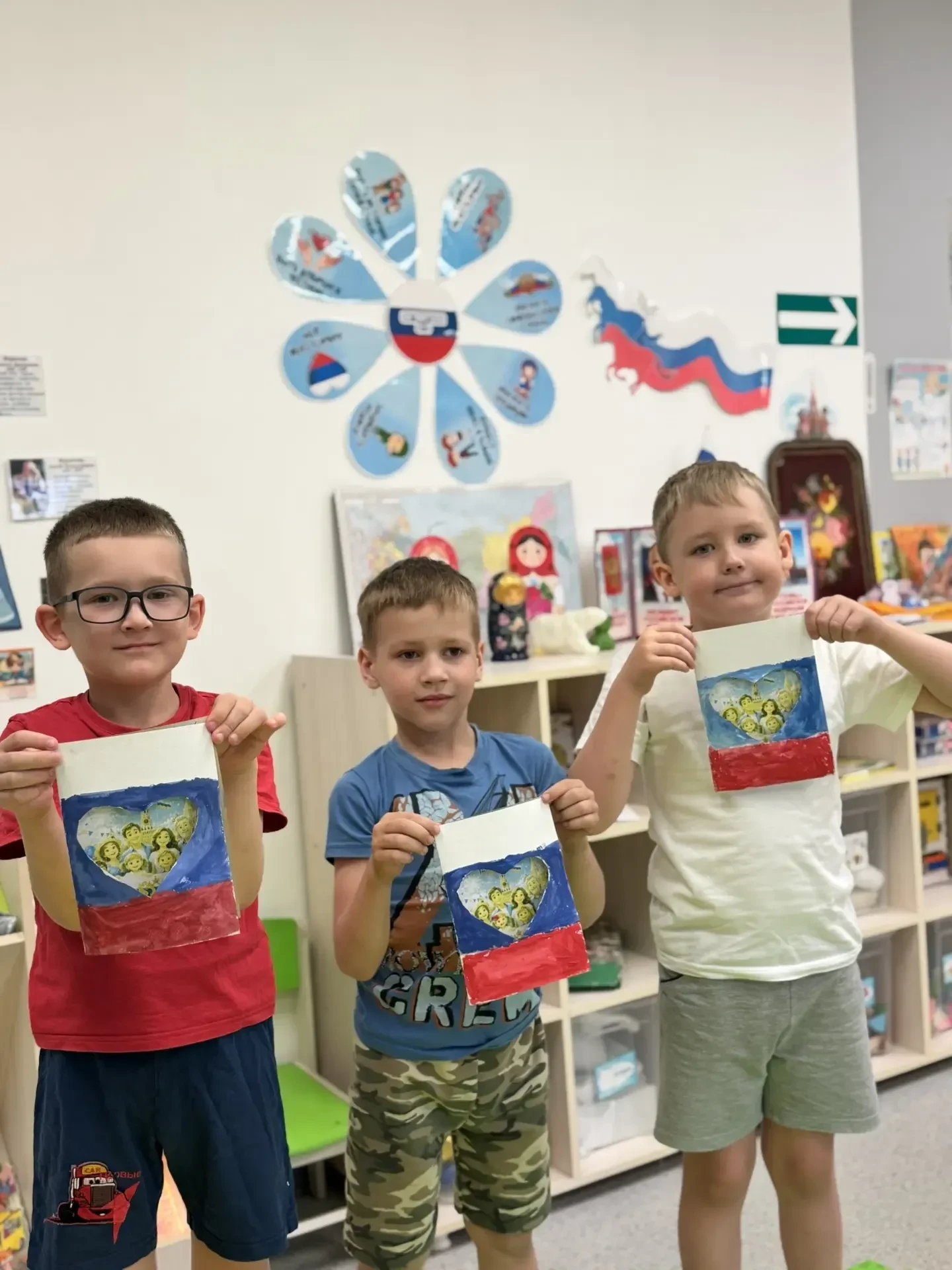 📌 В преддверии Дня России в старшей группе «Мечтатели» прошло особенное творческое занятие. Ребята 