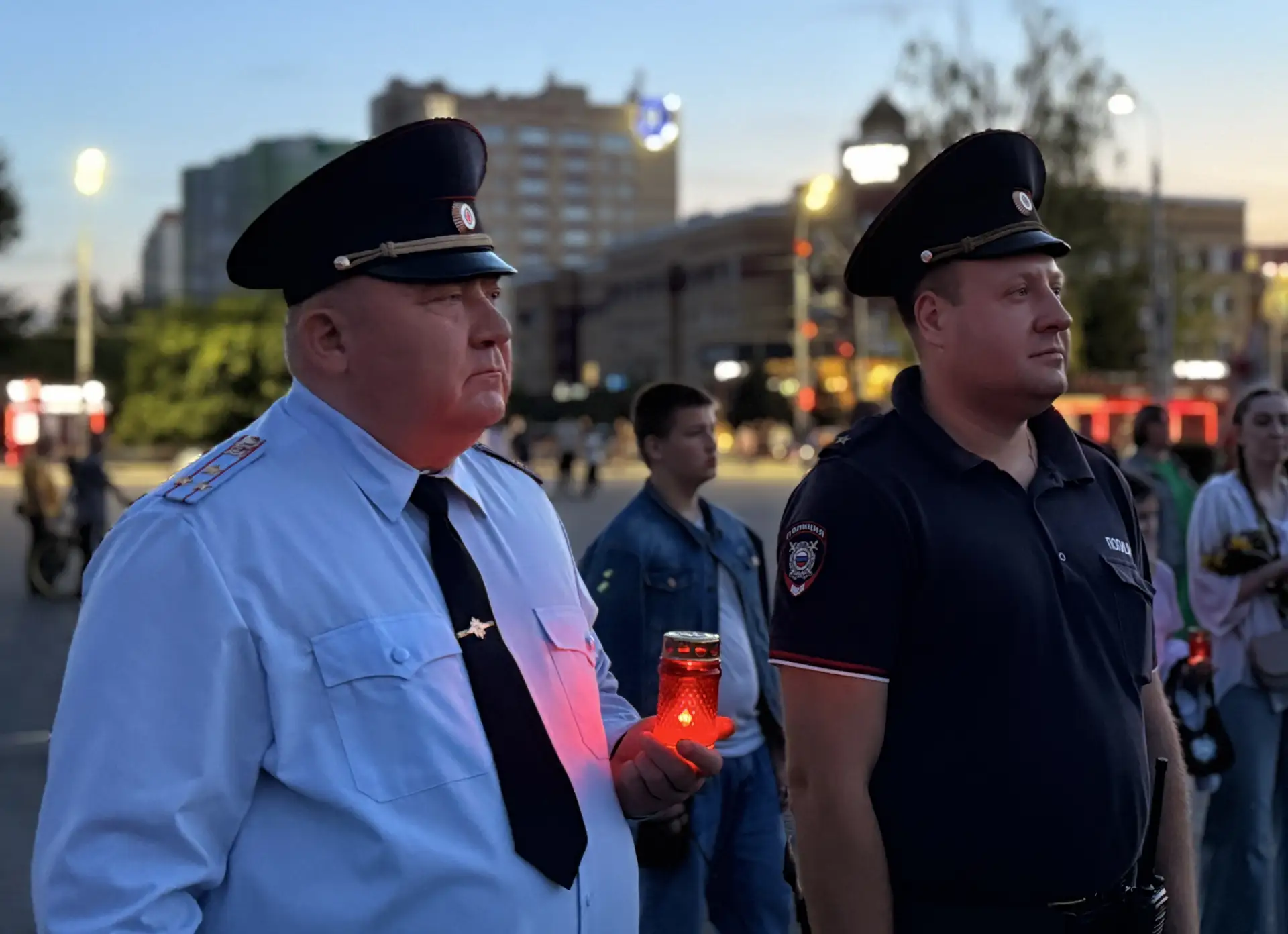 ⭐ Акция «Свеча памяти» также состоялась на площади Воинской Славы в Брянске 

Среди участников мемор