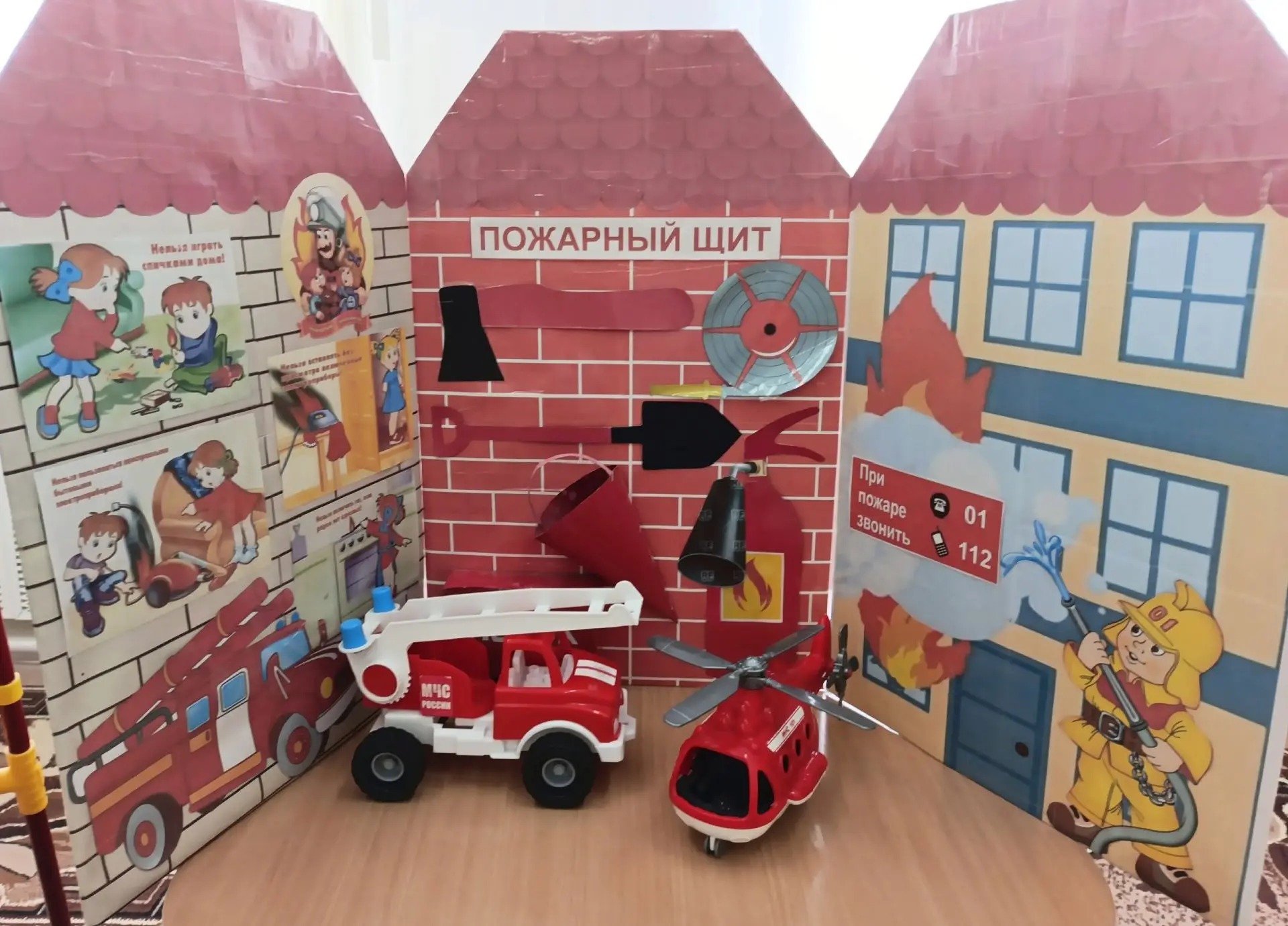 В нашем детском саду эта неделя посвящена "Азбуке безопасности".
 🧑‍🚒Сегодня мы с ребятами провели