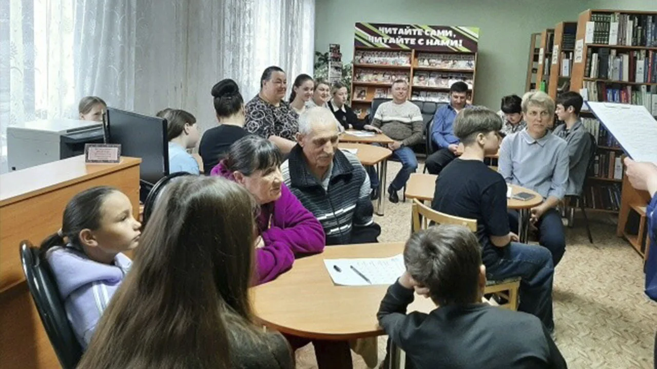 👪 Всей семьёй в библиотеку 📚.  📅 17 мая в читальном зале Идринской библиотеке встретились 6 семей 👪,