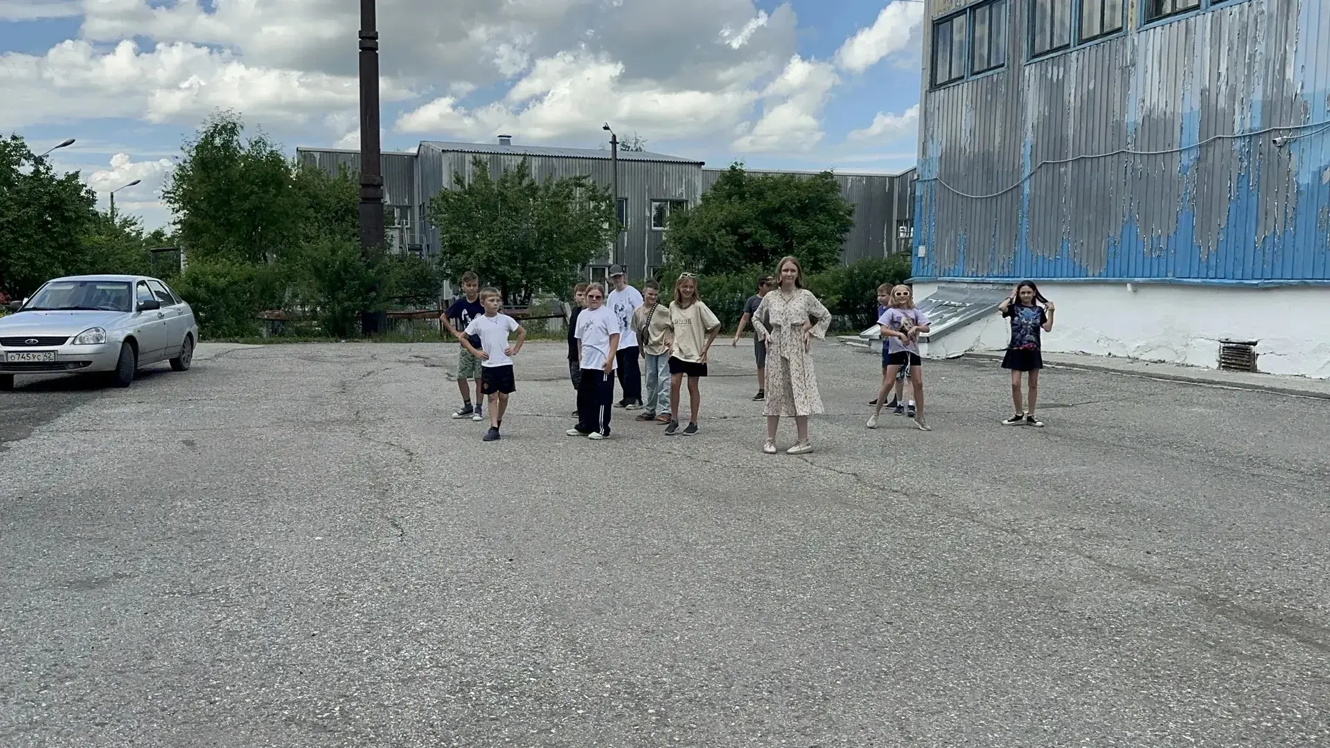 Лето, лагерь, танец! 💃🕺 Как школьники зажгли на марафоне «Время Независимых» 

Солнце, музыка и др