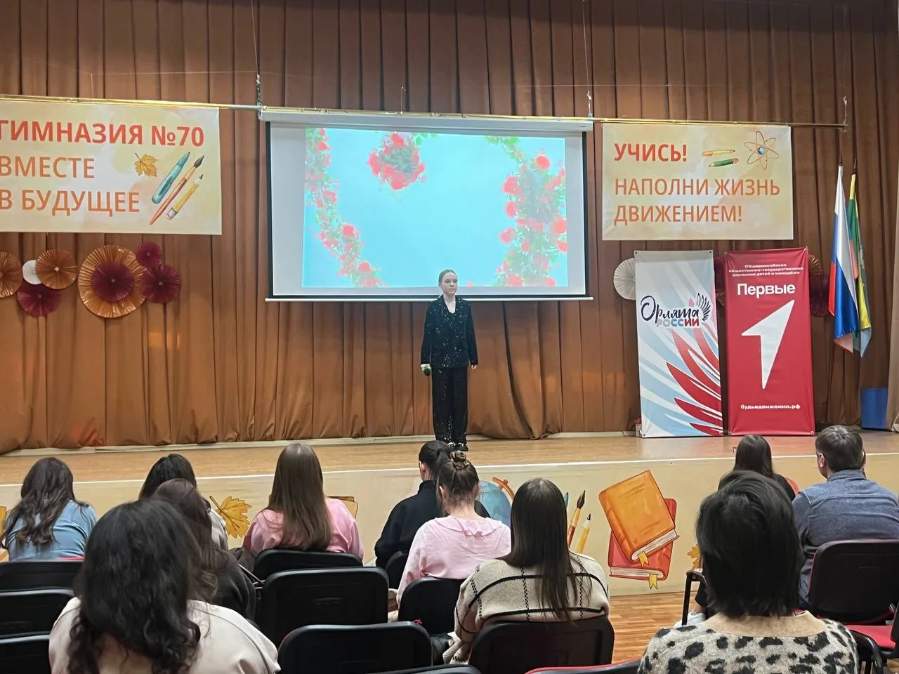 🌸 Весна пришла в нашу школу!  🏫 Сегодня в стенах нашей школы царила особая атмосфера тепла и нежност