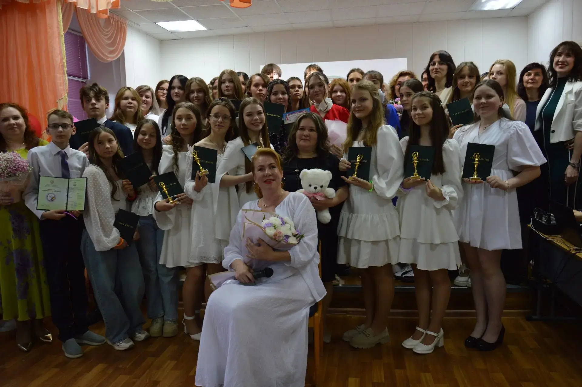 Дорогие выпускники изобразительного, музыкального и хореографического  отделений!