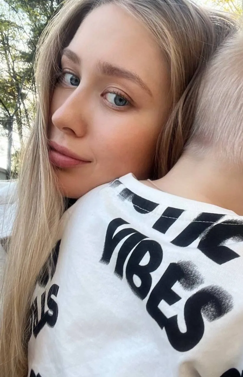 Сходили с Макарчиком в поликлинику на плановую вакцинацию.  У нас отличный педиатр, которая всегда г