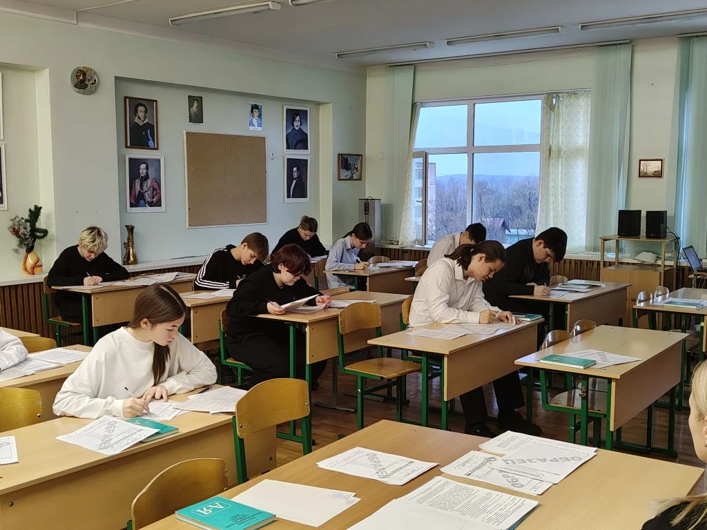 Сегодня 9-классники пишут пробный ОГЭ по русскому языку! 💪   Это отличная возможность проверить свои