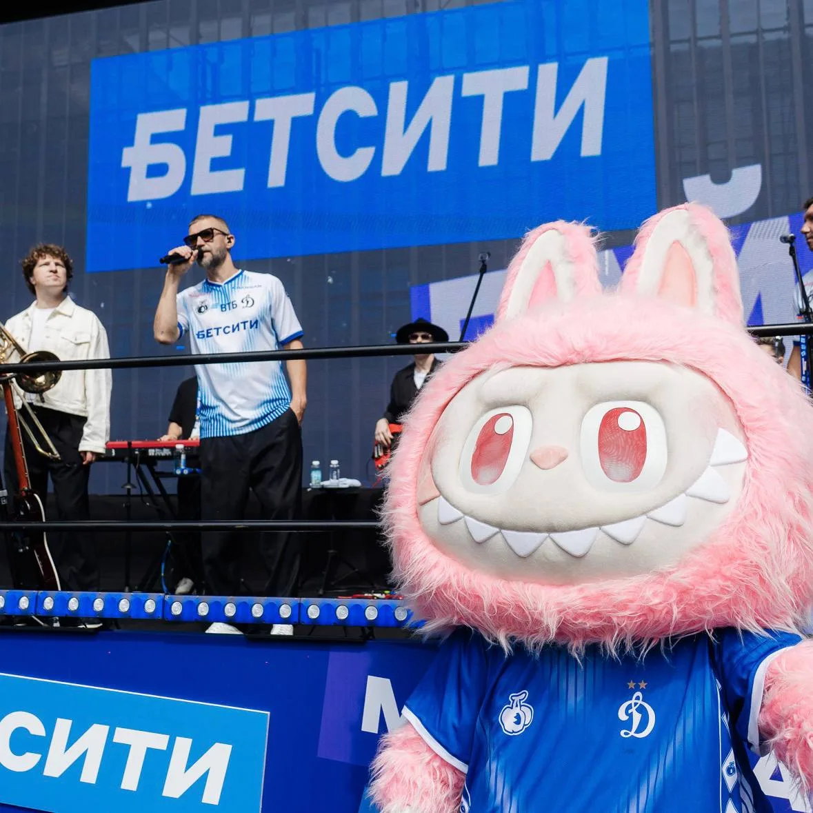 Нереально крутая атмосфера на стадионе и вокруг него 😍

Спасибо, что пришли, динамовцы!

@fcdynamo