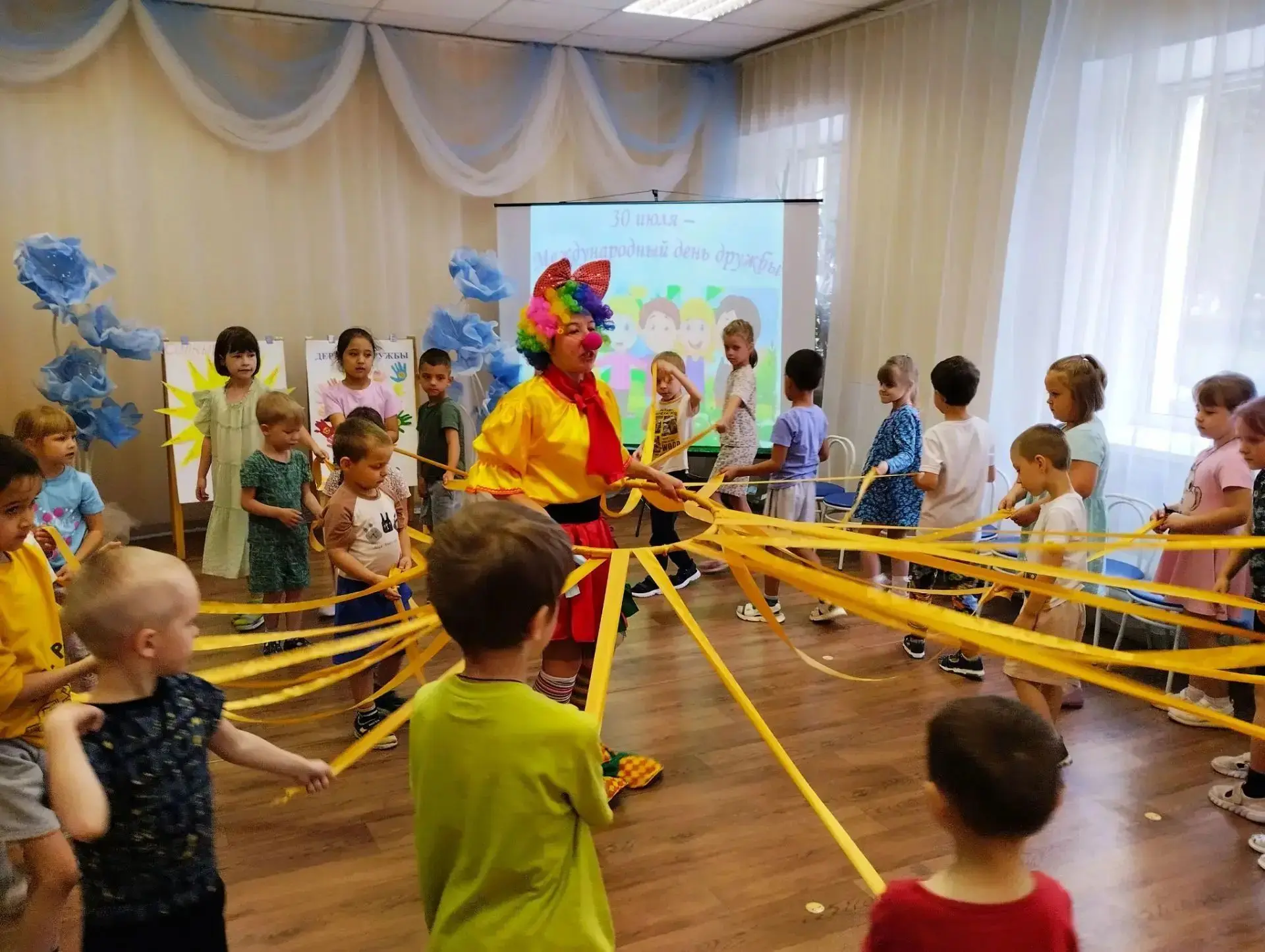 30 июля отмечается замечательный, чудесный, добрый праздник 
"Международный день дружбы"
В этот день