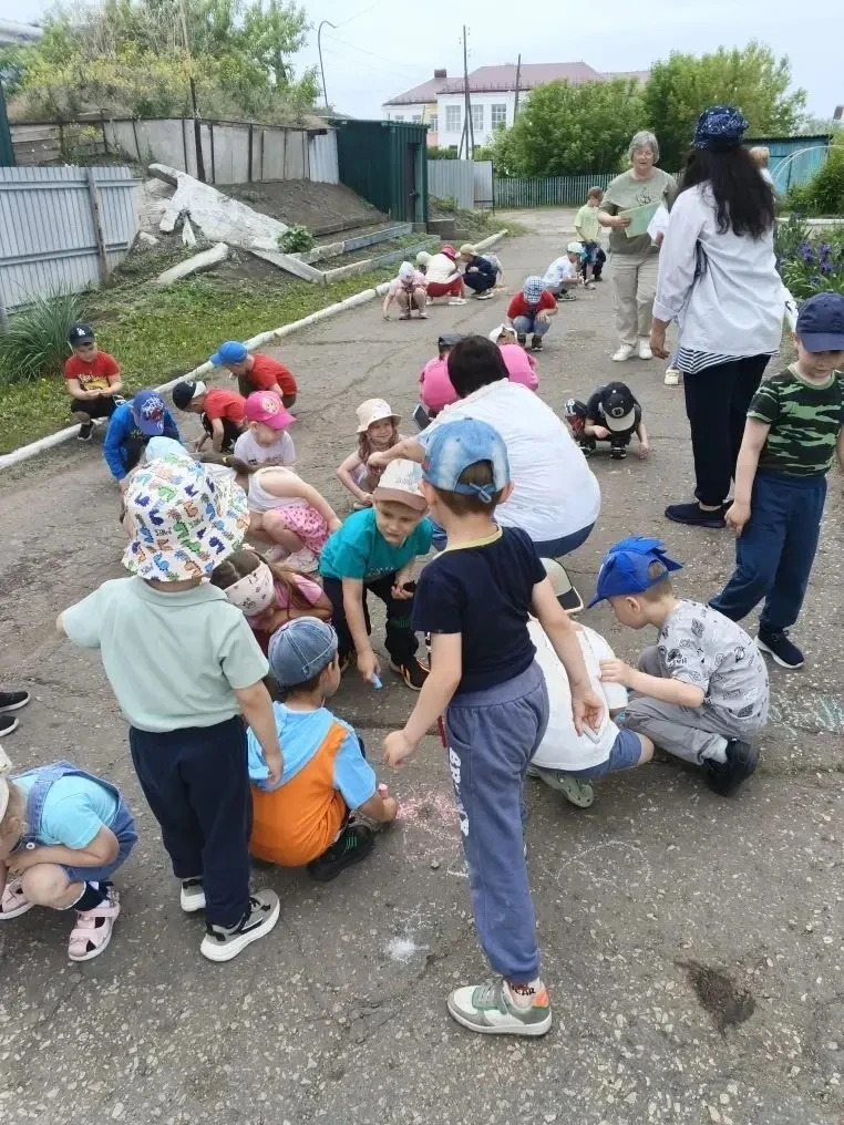 1 июня воспитанники средних и старших групп нашего детского сада отметили Международный...