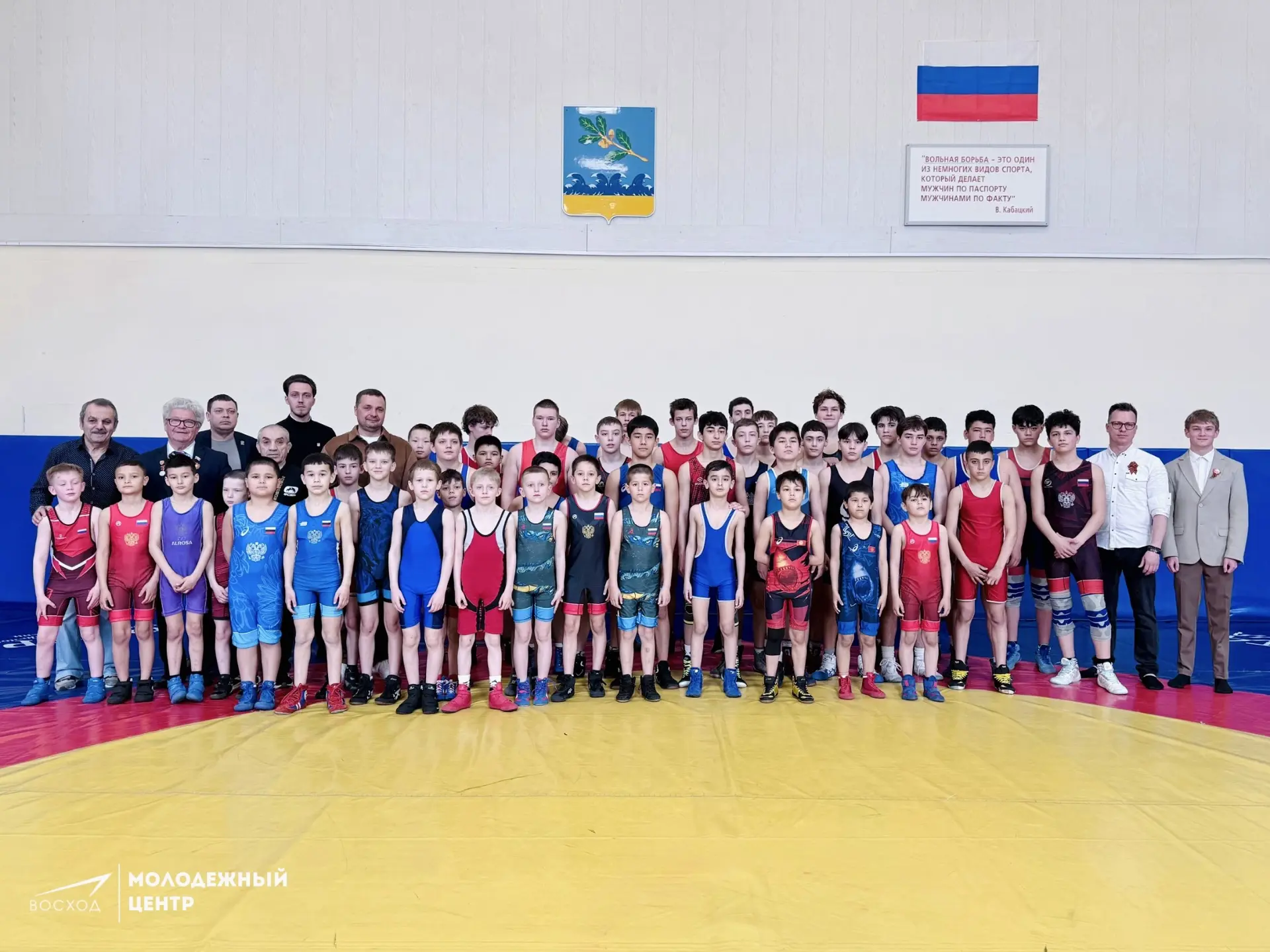 🇷🇺 Память, сила и воля к победе: в Центре «Восход» прошёл турнир по вольной борьбе, п...