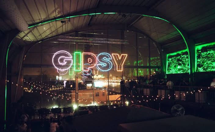 🔥Пожар произошёл в популярном ночном клубе Gipsy на Болотной.