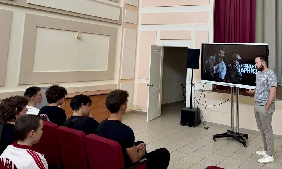 Всероссийская акция «Память священна»: студенты НИКа посмотрели легендарный фильм «Бесс...