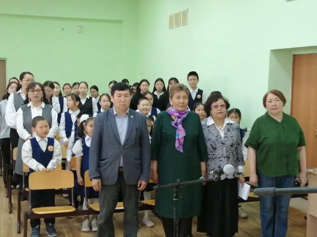 🚩🚩🚩Эстафета копии Знамени Якутской национальной военной школы🚩🚩🚩
Вчера, 15 мая, в нашей школе 