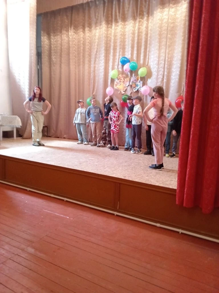 В Республиканском клубе 1 июня состоялся детский праздник, в начале было поздравление о...